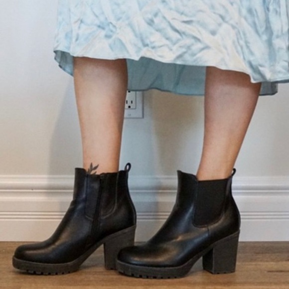 TAXI Chunky Black Boots Size 37 - Picture 1 of 3